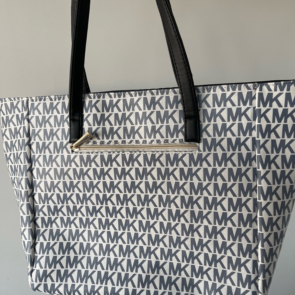 Purses - Picture 4 of 15